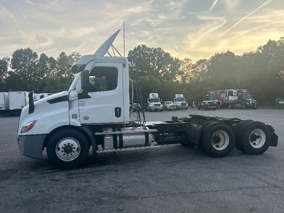 Day Cab Tractor-Heavy Duty Tractors-Freightliner-2023-T11664ST-Salem-VA-497,242\n\t\tmiles-$ 57,500 - Image 4