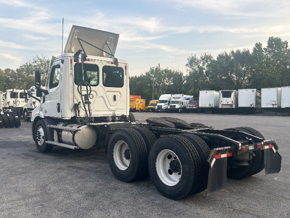Day Cab Tractor-Heavy Duty Tractors-Freightliner-2023-T11664ST-Salem-VA-497,242\n\t\tmiles-$ 57,500 - Image 5