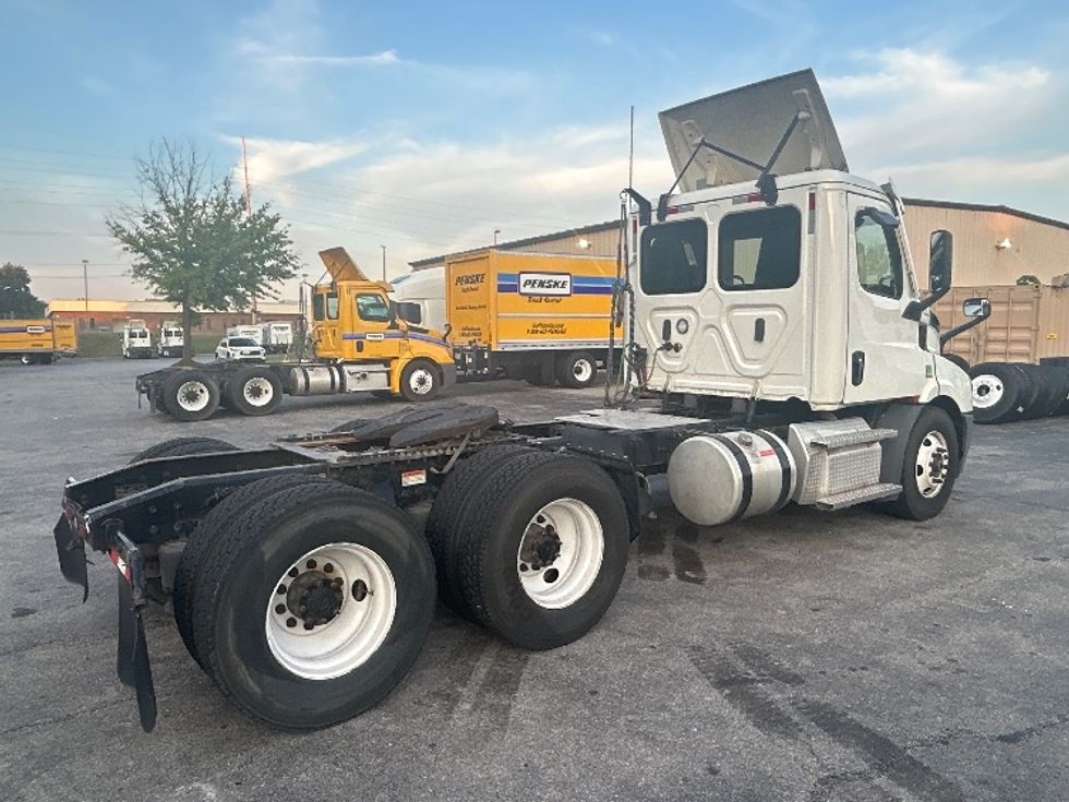 Day Cab Tractor-Heavy Duty Tractors-Freightliner-2023-T11664ST-Salem-VA-497,242\n\t\tmiles-$ 57,500 - Image 7