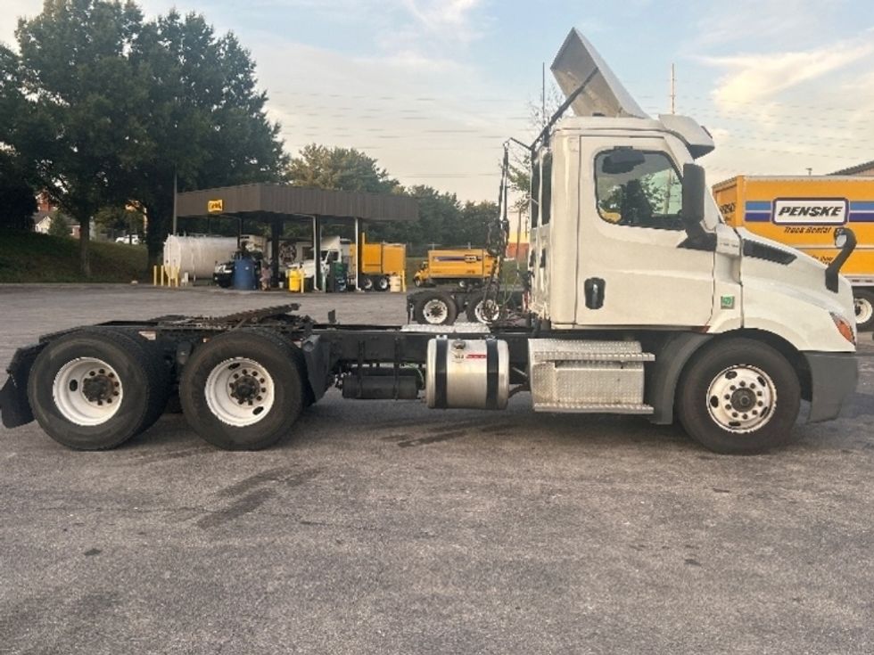 Day Cab Tractor-Heavy Duty Tractors-Freightliner-2023-T11664ST-Salem-VA-497,242\n\t\tmiles-$ 57,500 - Image 8