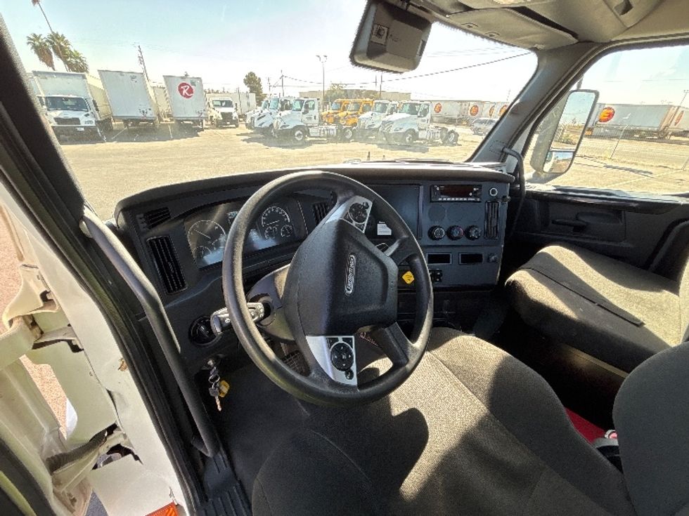 Day Cab Tractor-Heavy Duty Tractors-Freightliner-2023-T12642ST-Fresno-CA-132,669\n\t\tmiles-$ 89,250 - Image 11