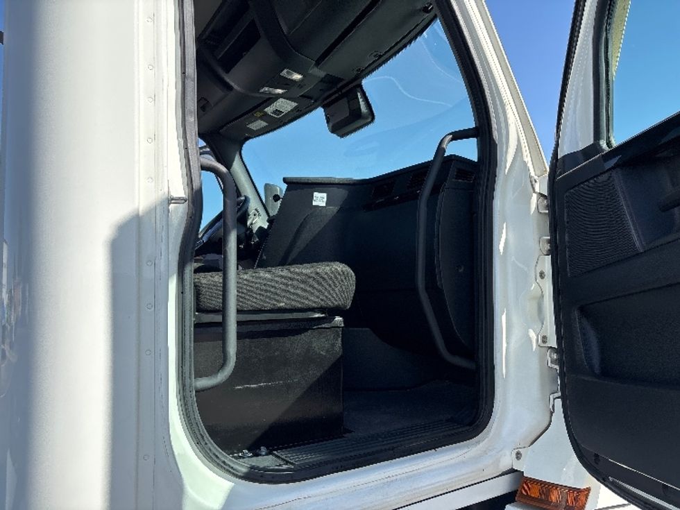 Day Cab Tractor-Heavy Duty Tractors-Freightliner-2023-T12642ST-Fresno-CA-132,669\n\t\tmiles-$ 89,250 - Image 12