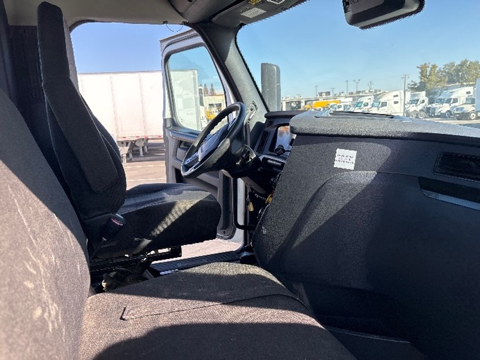 Day Cab Tractor-Heavy Duty Tractors-Freightliner-2023-T12642ST-Fresno-CA-132,669\n\t\tmiles-$ 89,250 - Image 14