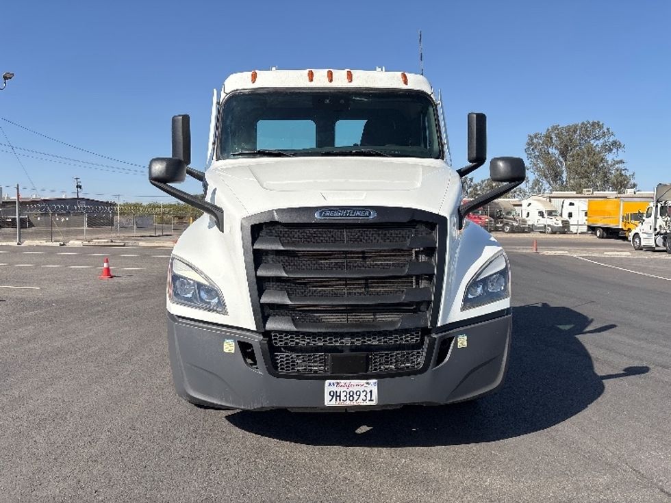 Day Cab Tractor-Heavy Duty Tractors-Freightliner-2023-T12642ST-Fresno-CA-132,669\n\t\tmiles-$ 89,250 - Image 2