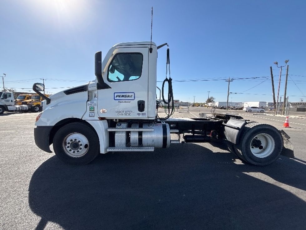 Day Cab Tractor-Heavy Duty Tractors-Freightliner-2023-T12642ST-Fresno-CA-132,669\n\t\tmiles-$ 89,250 - Image 4