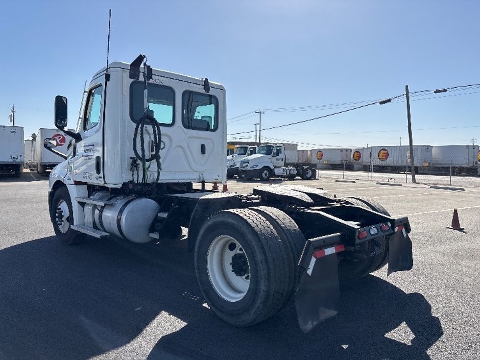 Day Cab Tractor-Heavy Duty Tractors-Freightliner-2023-T12642ST-Fresno-CA-132,669\n\t\tmiles-$ 89,250 - Image 5
