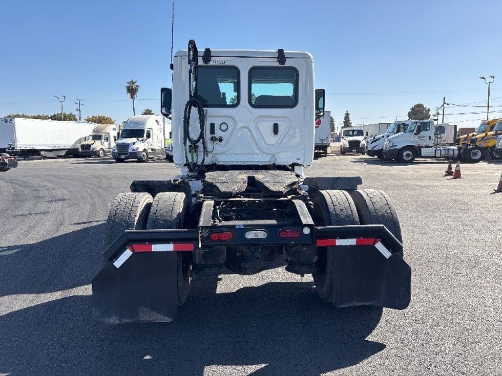 Day Cab Tractor-Heavy Duty Tractors-Freightliner-2023-T12642ST-Fresno-CA-132,669\n\t\tmiles-$ 89,250 - Image 6
