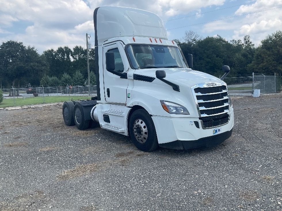 Day Cab Tractor-Heavy Duty Tractors-Freightliner-2023-T12664ST-Albany-GA-651,988\n\t\tmiles-$ 43,500 - Image 1