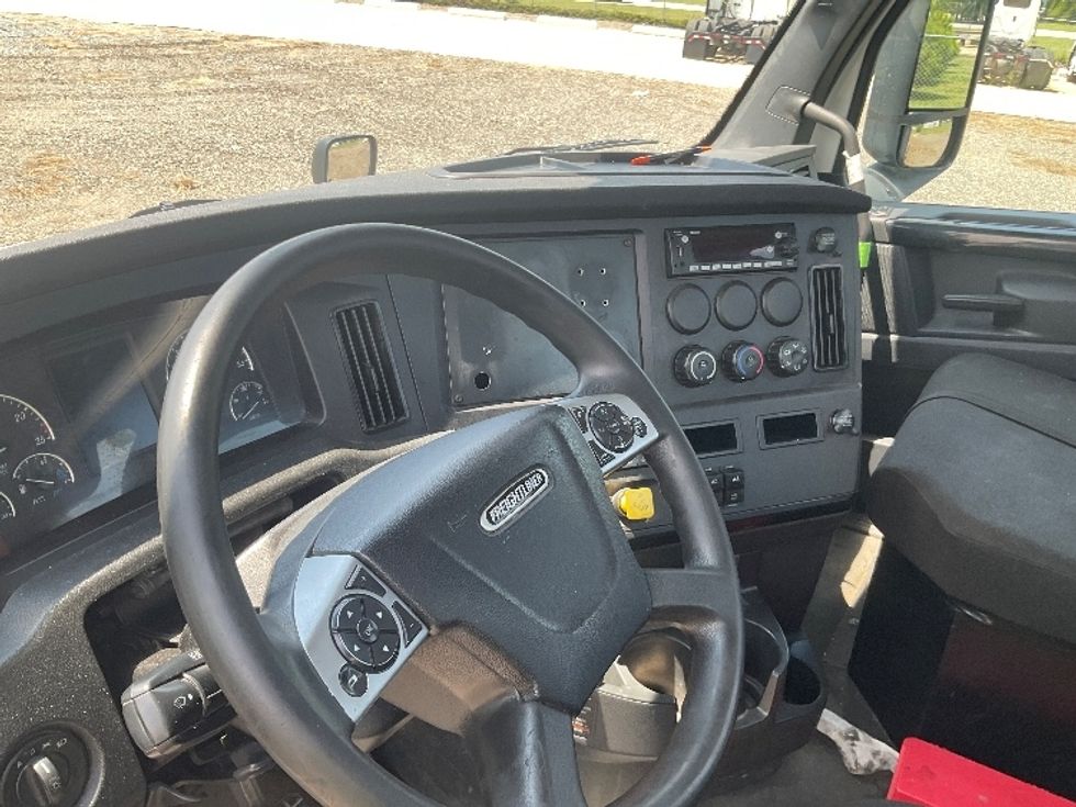 Day Cab Tractor-Heavy Duty Tractors-Freightliner-2023-T12664ST-Albany-GA-651,988\n\t\tmiles-$ 43,500 - Image 10