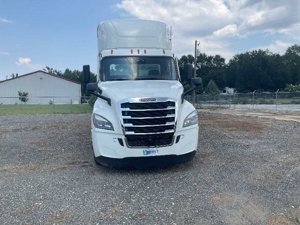 Day Cab Tractor-Heavy Duty Tractors-Freightliner-2023-T12664ST-Albany-GA-651,988\n\t\tmiles-$ 43,500 - Image 2