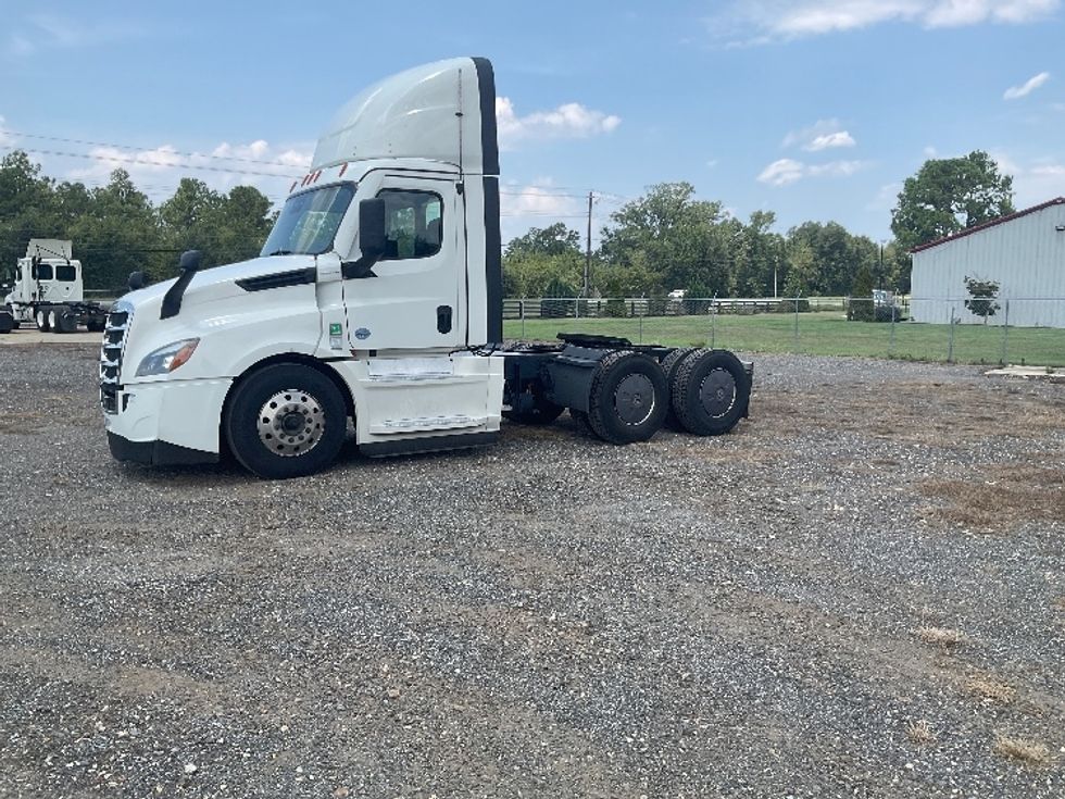 Day Cab Tractor-Heavy Duty Tractors-Freightliner-2023-T12664ST-Albany-GA-651,988\n\t\tmiles-$ 43,500 - Image 4