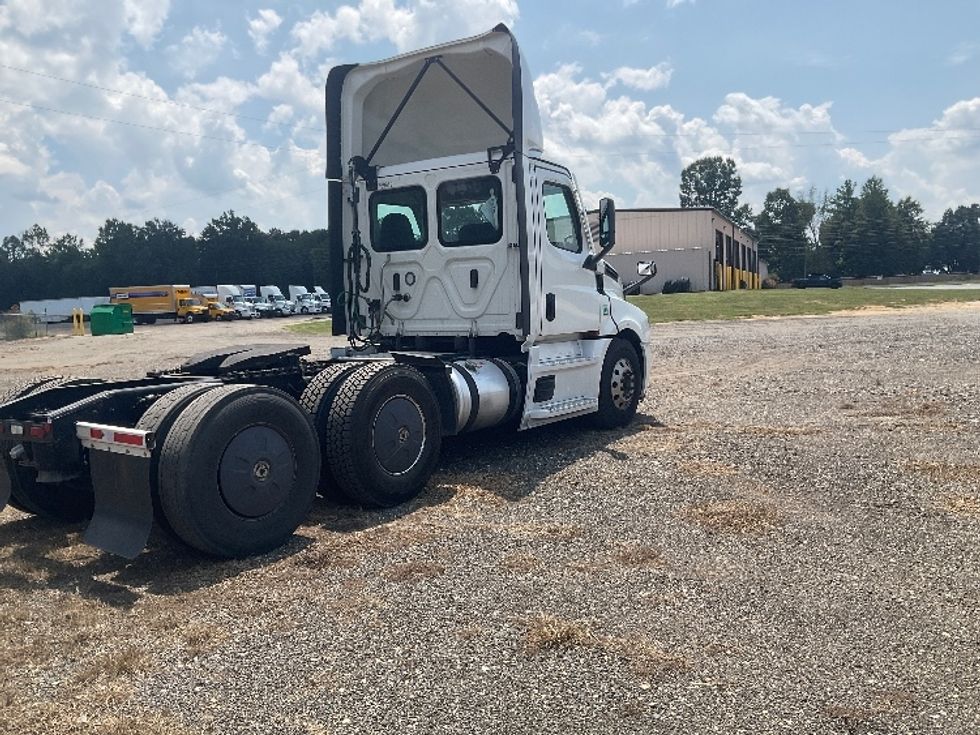 Day Cab Tractor-Heavy Duty Tractors-Freightliner-2023-T12664ST-Albany-GA-651,988\n\t\tmiles-$ 43,500 - Image 7