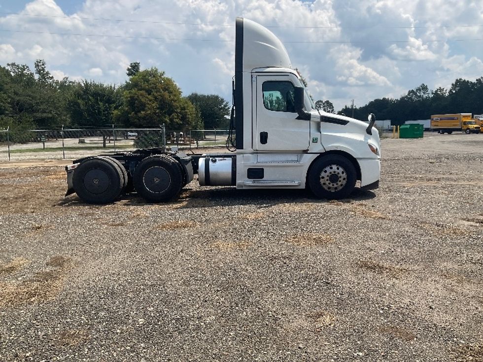 Day Cab Tractor-Heavy Duty Tractors-Freightliner-2023-T12664ST-Albany-GA-651,988\n\t\tmiles-$ 43,500 - Image 8