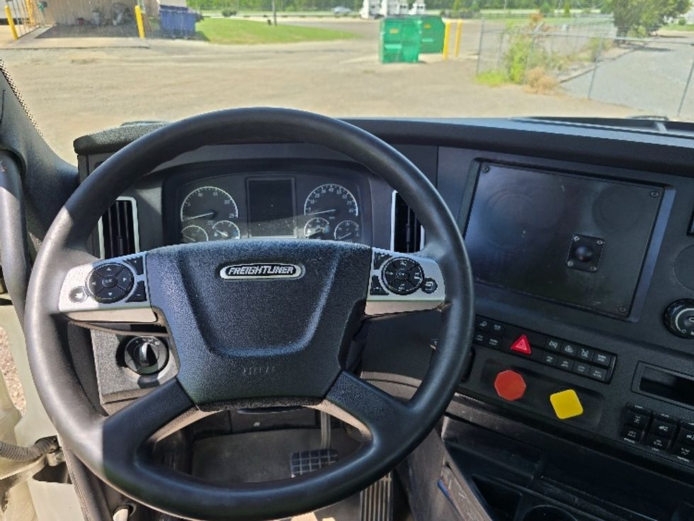 Day Cab Tractor-Heavy Duty Tractors-Freightliner-2023-T12664ST-Albany-GA-707,049\n\t\tmiles-$ 40,000 - Image 11