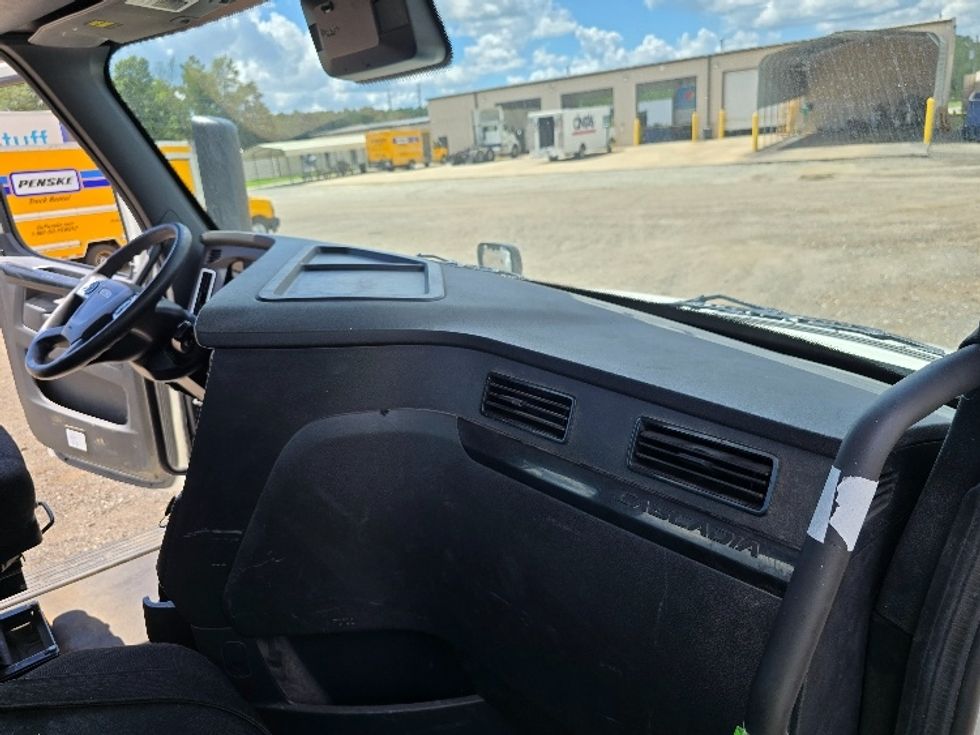 Day Cab Tractor-Heavy Duty Tractors-Freightliner-2023-T12664ST-Albany-GA-707,049\n\t\tmiles-$ 40,000 - Image 13