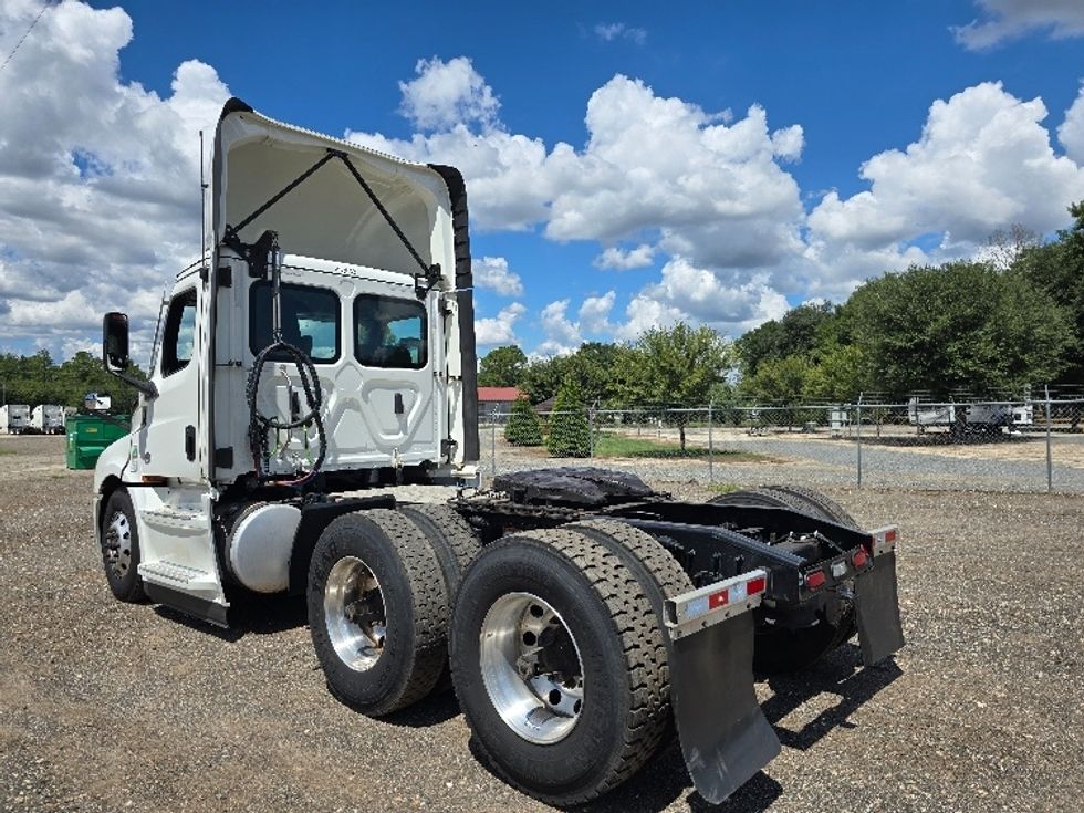 Day Cab Tractor-Heavy Duty Tractors-Freightliner-2023-T12664ST-Albany-GA-707,049\n\t\tmiles-$ 40,000 - Image 5