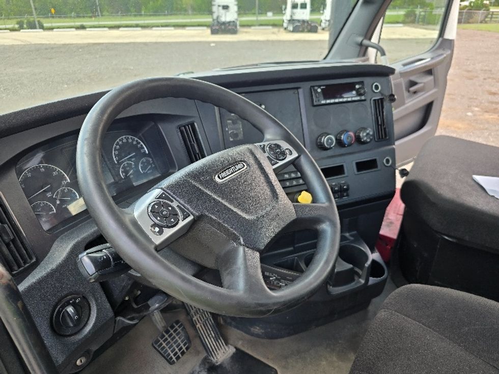 Day Cab Tractor-Heavy Duty Tractors-Freightliner-2023-T12664ST-Albany-GA-722,077\n\t\tmiles-$ 36,250 - Image 10