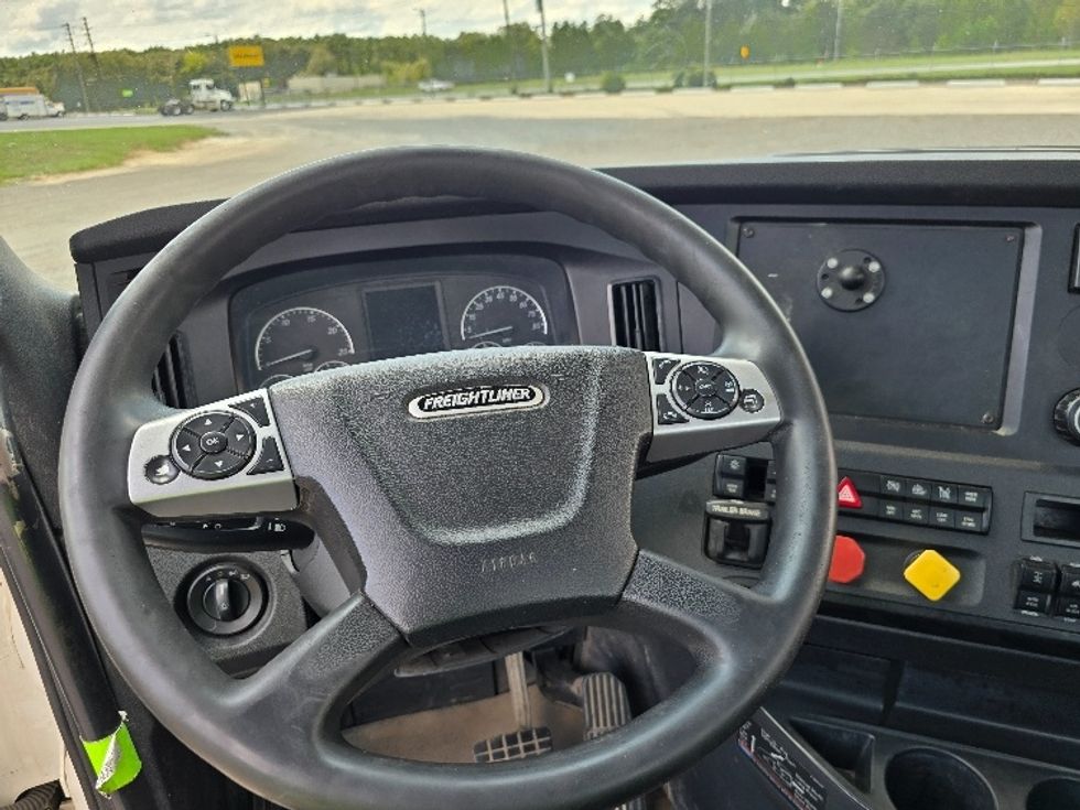 Day Cab Tractor-Heavy Duty Tractors-Freightliner-2023-T12664ST-Albany-GA-722,077\n\t\tmiles-$ 36,250 - Image 11