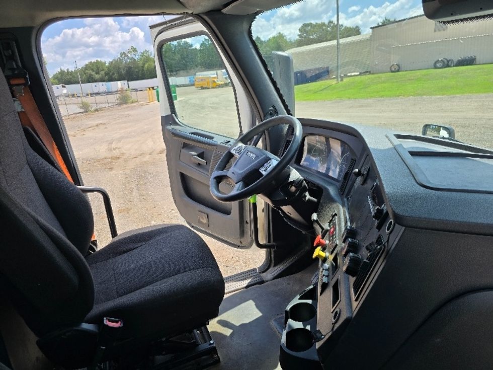 Day Cab Tractor-Heavy Duty Tractors-Freightliner-2023-T12664ST-Albany-GA-722,077\n\t\tmiles-$ 36,250 - Image 14