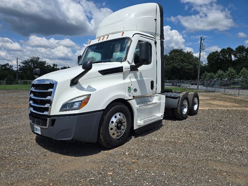 Day Cab Tractor-Heavy Duty Tractors-Freightliner-2023-T12664ST-Albany-GA-722,077\n\t\tmiles-$ 36,250 - Image 3