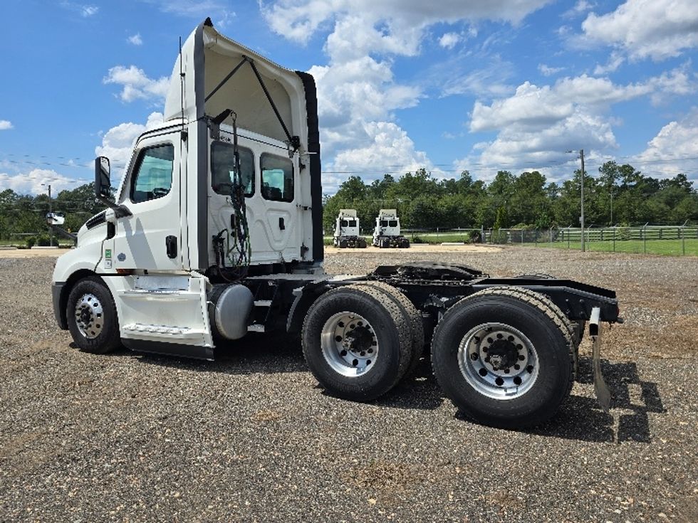 Day Cab Tractor-Heavy Duty Tractors-Freightliner-2023-T12664ST-Albany-GA-722,077\n\t\tmiles-$ 36,250 - Image 5