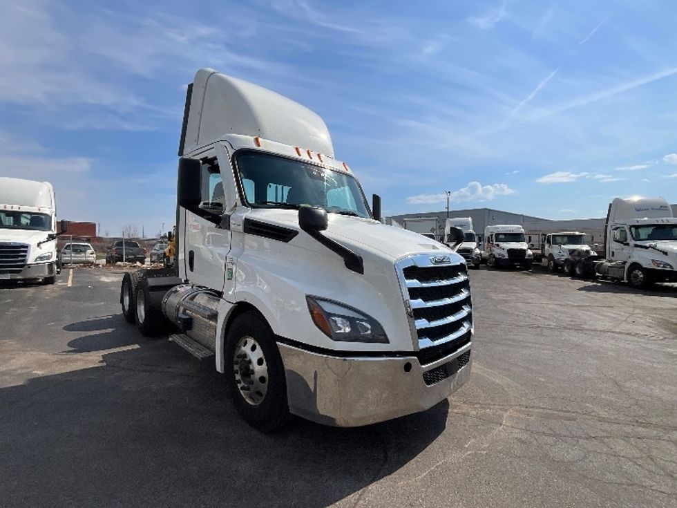 Day Cab Tractor-Heavy Duty Tractors-Freightliner-2023-T12664ST-Cambridge-ON-1,025,208\n\t\tkm-$ 53,000 - Image 1
