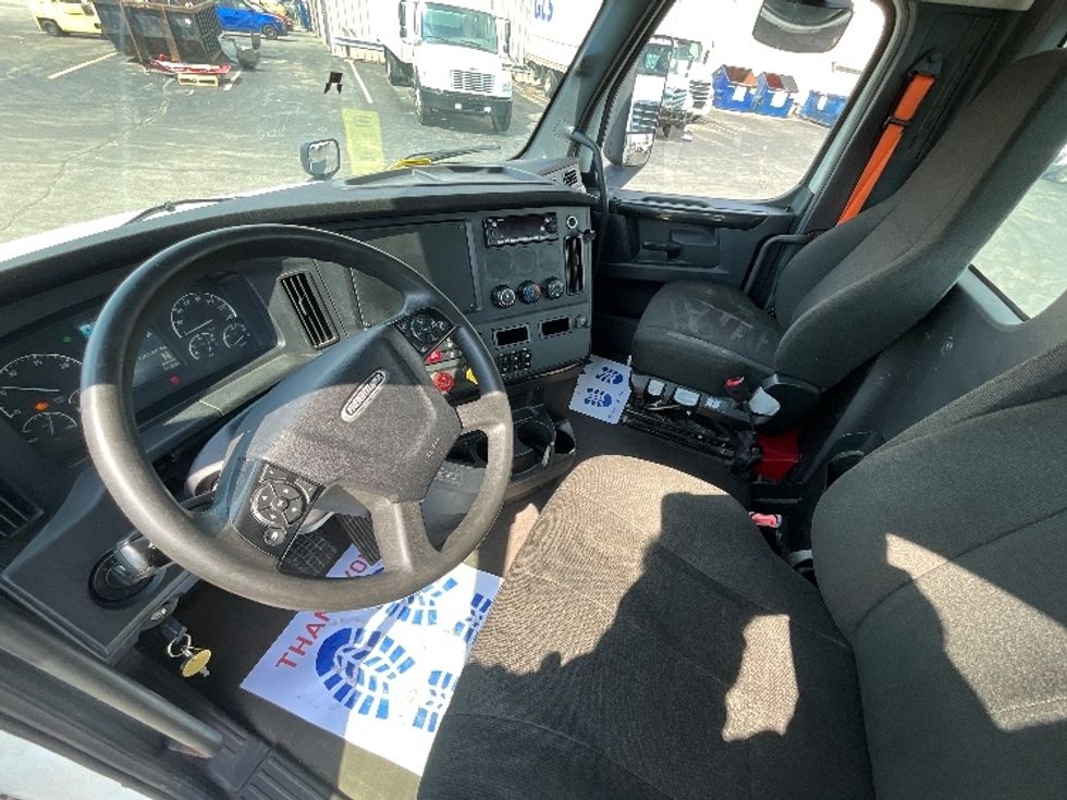 Day Cab Tractor-Heavy Duty Tractors-Freightliner-2023-T12664ST-Cambridge-ON-1,025,208\n\t\tkm-$ 53,000 - Image 10