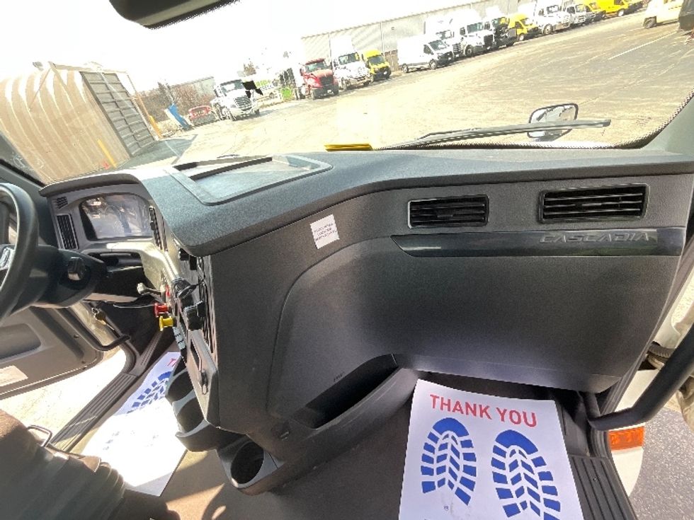 Day Cab Tractor-Heavy Duty Tractors-Freightliner-2023-T12664ST-Cambridge-ON-1,025,208\n\t\tkm-$ 53,000 - Image 13