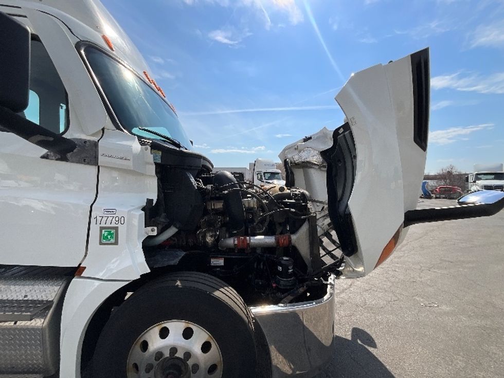 Day Cab Tractor-Heavy Duty Tractors-Freightliner-2023-T12664ST-Cambridge-ON-1,025,208\n\t\tkm-$ 53,000 - Image 15