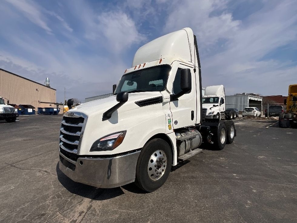 Day Cab Tractor-Heavy Duty Tractors-Freightliner-2023-T12664ST-Cambridge-ON-1,025,208\n\t\tkm-$ 53,000 - Image 3