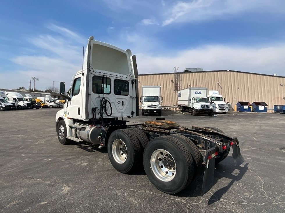 Day Cab Tractor-Heavy Duty Tractors-Freightliner-2023-T12664ST-Cambridge-ON-1,025,208\n\t\tkm-$ 53,000 - Image 5
