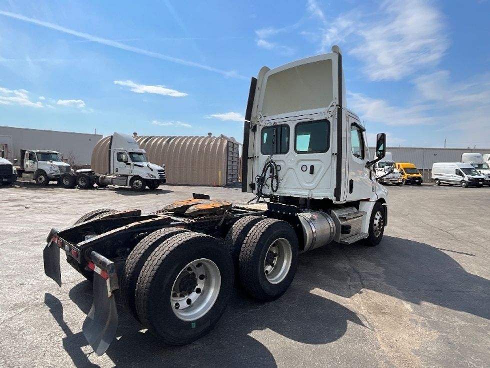 Day Cab Tractor-Heavy Duty Tractors-Freightliner-2023-T12664ST-Cambridge-ON-1,025,208\n\t\tkm-$ 53,000 - Image 7