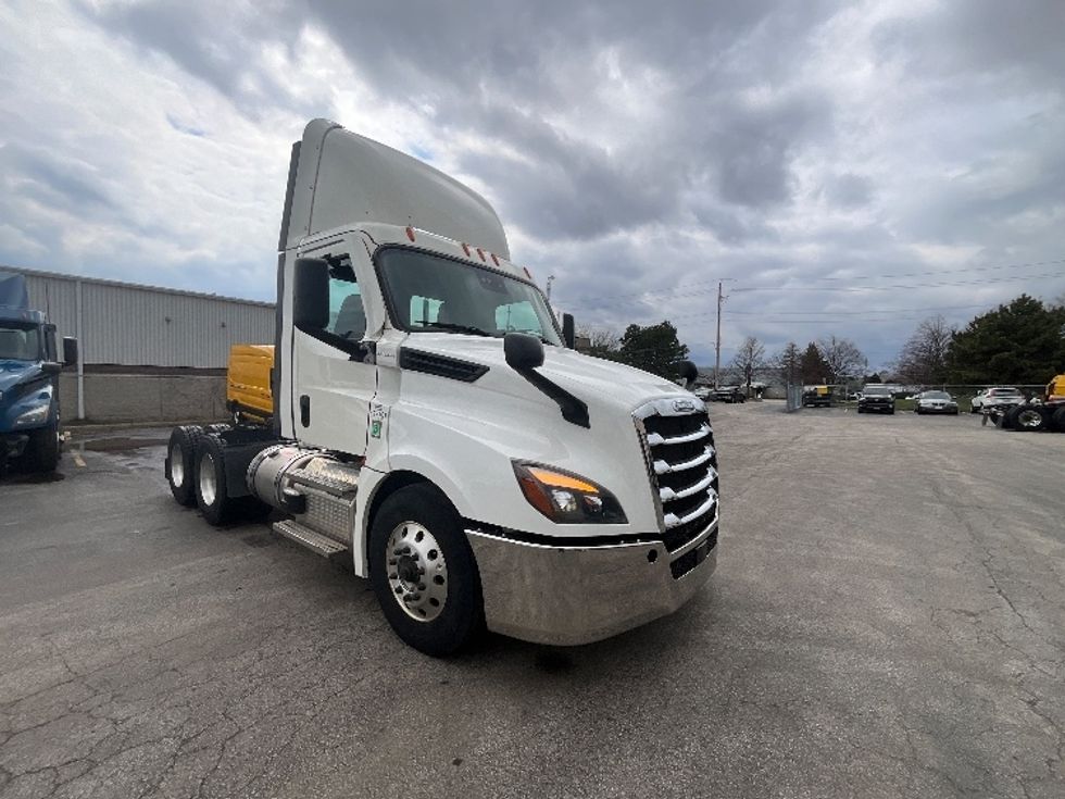 Day Cab Tractor-Heavy Duty Tractors-Freightliner-2023-T12664ST-Cambridge-ON-906,980\n\t\tkm-$ 62,750 - Image 1