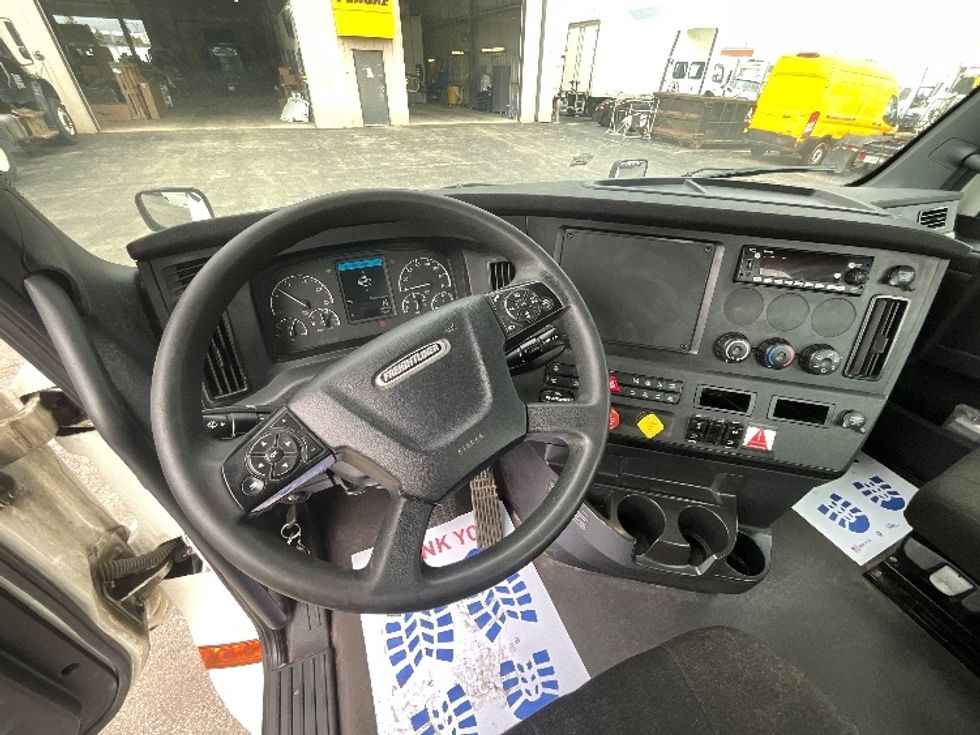 Day Cab Tractor-Heavy Duty Tractors-Freightliner-2023-T12664ST-Cambridge-ON-906,980\n\t\tkm-$ 62,750 - Image 11
