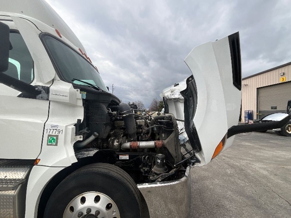 Day Cab Tractor-Heavy Duty Tractors-Freightliner-2023-T12664ST-Cambridge-ON-906,980\n\t\tkm-$ 62,750 - Image 15
