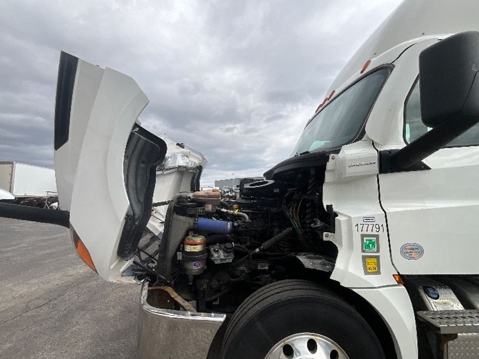 Day Cab Tractor-Heavy Duty Tractors-Freightliner-2023-T12664ST-Cambridge-ON-906,980\n\t\tkm-$ 62,750 - Image 16