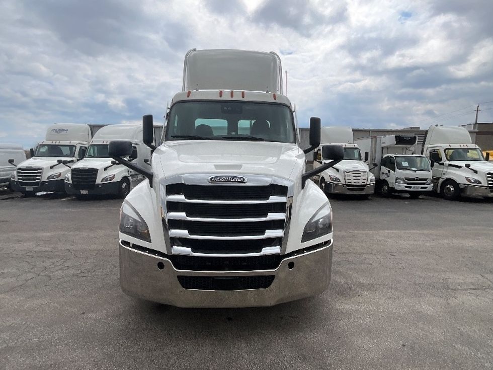 Day Cab Tractor-Heavy Duty Tractors-Freightliner-2023-T12664ST-Cambridge-ON-906,980\n\t\tkm-$ 62,750 - Image 2
