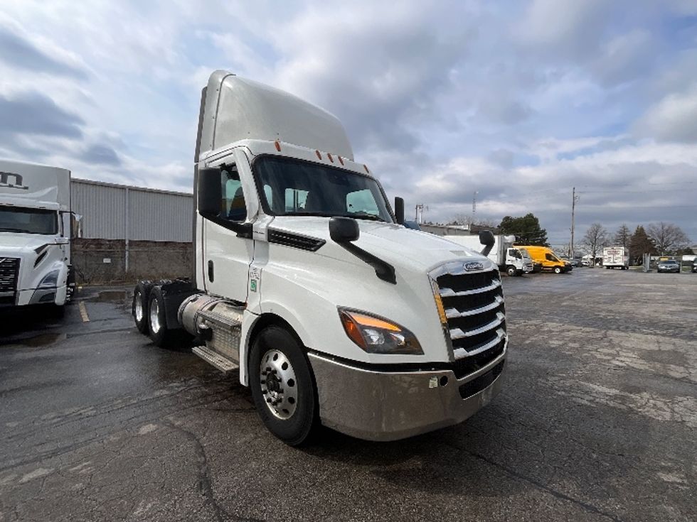Day Cab Tractor-Heavy Duty Tractors-Freightliner-2023-T12664ST-Cambridge-ON-921,880\n\t\tkm-$ 64,500 - Image 1