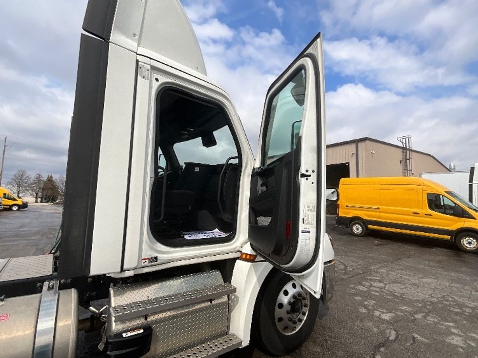 Day Cab Tractor-Heavy Duty Tractors-Freightliner-2023-T12664ST-Cambridge-ON-921,880\n\t\tkm-$ 64,500 - Image 12