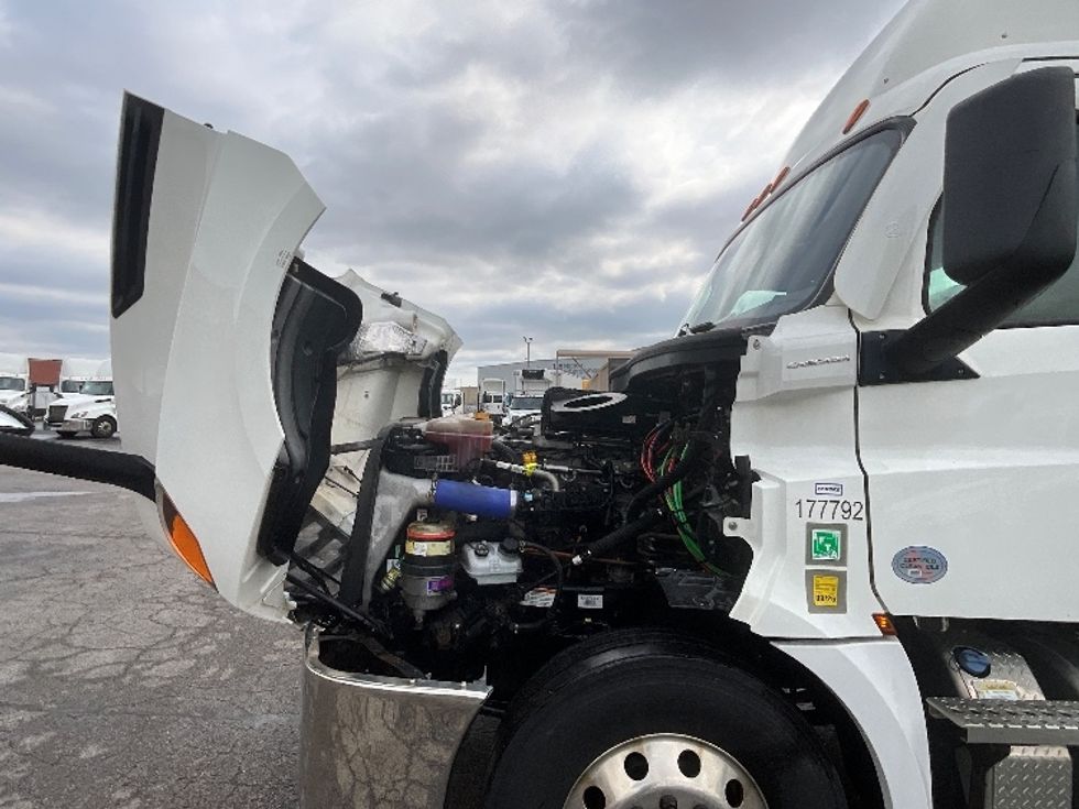 Day Cab Tractor-Heavy Duty Tractors-Freightliner-2023-T12664ST-Cambridge-ON-921,880\n\t\tkm-$ 64,500 - Image 16
