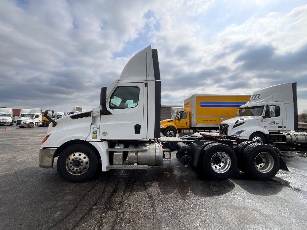 Day Cab Tractor-Heavy Duty Tractors-Freightliner-2023-T12664ST-Cambridge-ON-921,880\n\t\tkm-$ 64,500 - Image 4