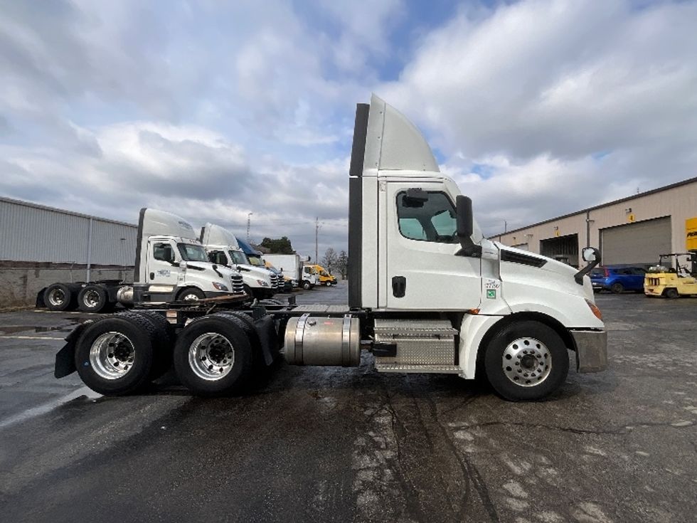 Day Cab Tractor-Heavy Duty Tractors-Freightliner-2023-T12664ST-Cambridge-ON-921,880\n\t\tkm-$ 64,500 - Image 8