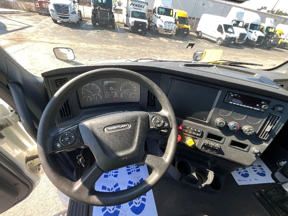 Day Cab Tractor-Heavy Duty Tractors-Freightliner-2023-T12664ST-Cambridge-ON-937,500\n\t\tkm-$ 60,500 - Image 11