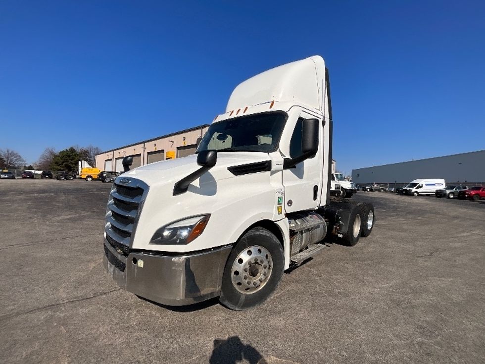Day Cab Tractor-Heavy Duty Tractors-Freightliner-2023-T12664ST-Cambridge-ON-937,500\n\t\tkm-$ 60,500 - Image 3