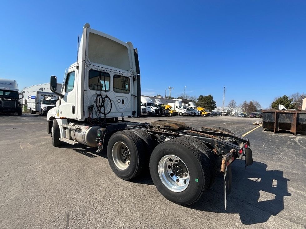 Day Cab Tractor-Heavy Duty Tractors-Freightliner-2023-T12664ST-Cambridge-ON-937,500\n\t\tkm-$ 60,500 - Image 5