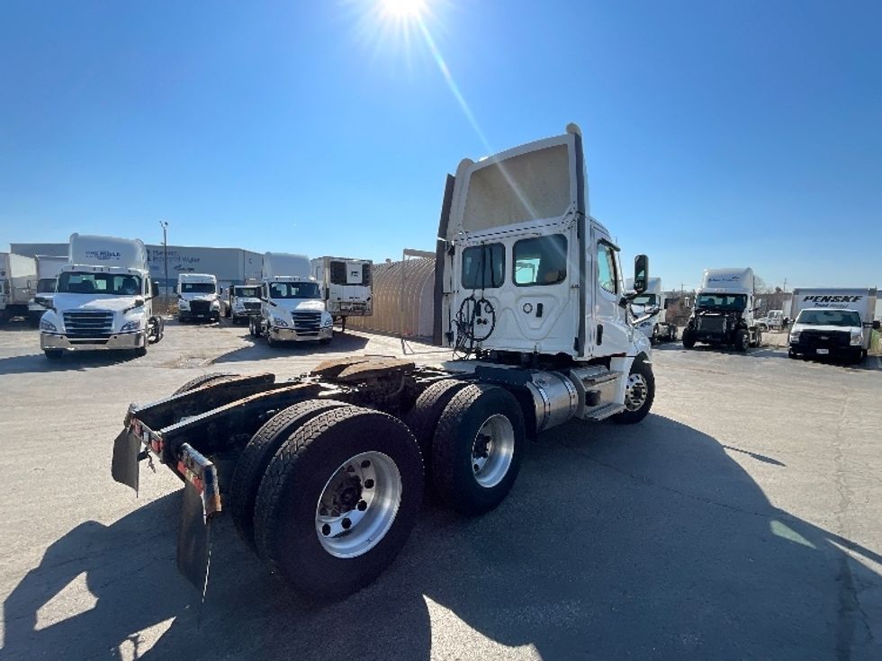 Day Cab Tractor-Heavy Duty Tractors-Freightliner-2023-T12664ST-Cambridge-ON-937,500\n\t\tkm-$ 60,500 - Image 7