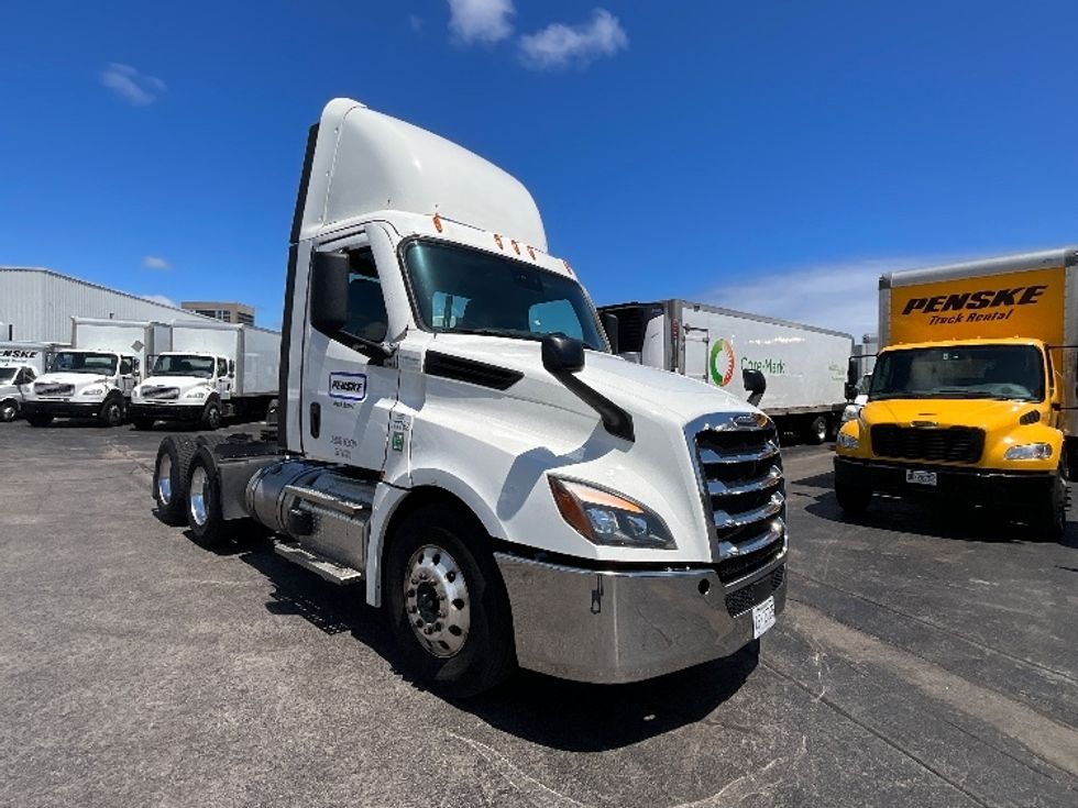 Day Cab Tractor-Heavy Duty Tractors-Freightliner-2023-T12664ST-Cambridge-ON-963,073\n\t\tkm-$ 61,000 - Image 1