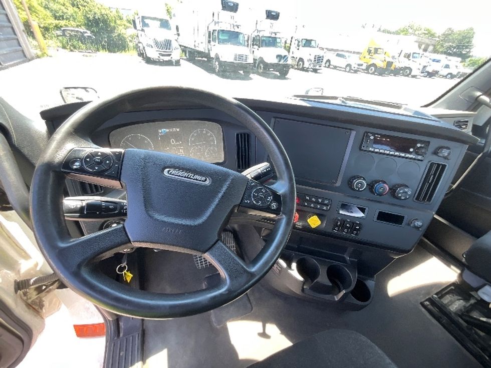 Day Cab Tractor-Heavy Duty Tractors-Freightliner-2023-T12664ST-Cambridge-ON-963,073\n\t\tkm-$ 61,000 - Image 11