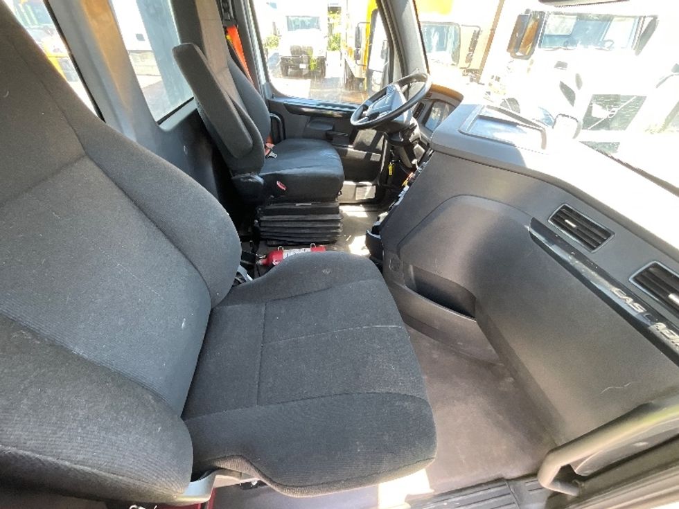 Day Cab Tractor-Heavy Duty Tractors-Freightliner-2023-T12664ST-Cambridge-ON-963,073\n\t\tkm-$ 61,000 - Image 14
