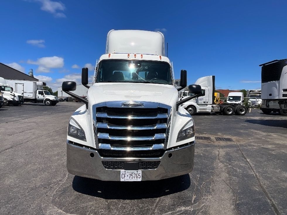 Day Cab Tractor-Heavy Duty Tractors-Freightliner-2023-T12664ST-Cambridge-ON-963,073\n\t\tkm-$ 61,000 - Image 2